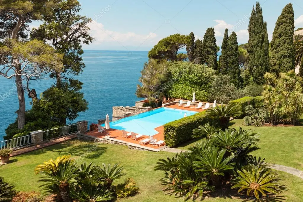 beautiful-landscape-sea-and-swimming-aquascape